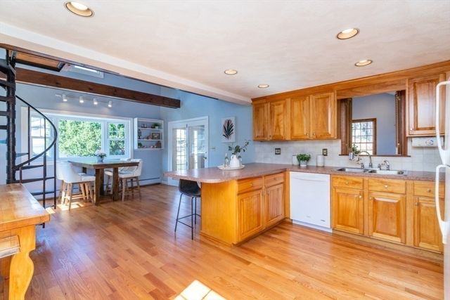 124 Bedford St, Burlington, MA 01803