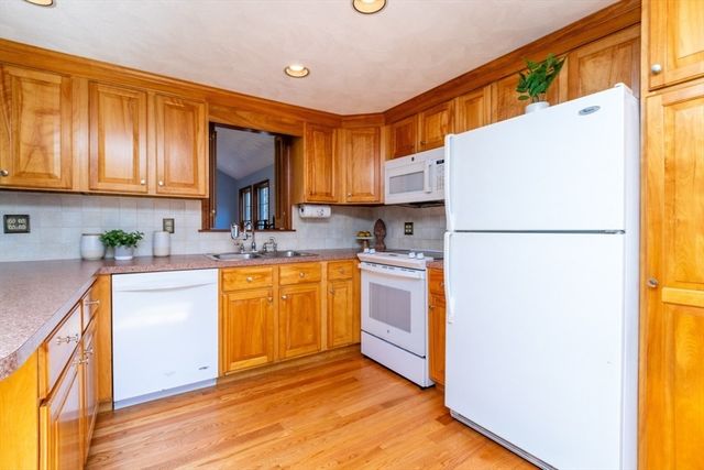 124 Bedford St, Burlington, MA 01803