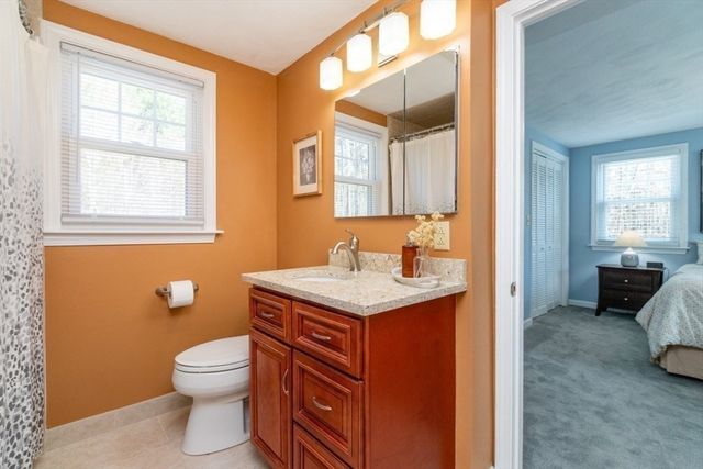 124 Bedford St, Burlington, MA 01803