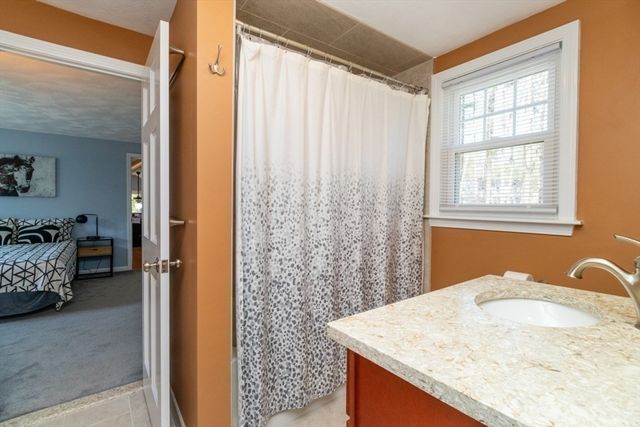 124 Bedford St, Burlington, MA 01803