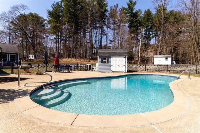 124 Bedford St, Burlington, MA 01803