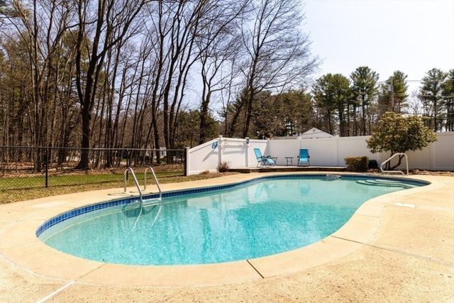 124 Bedford St, Burlington, MA 01803