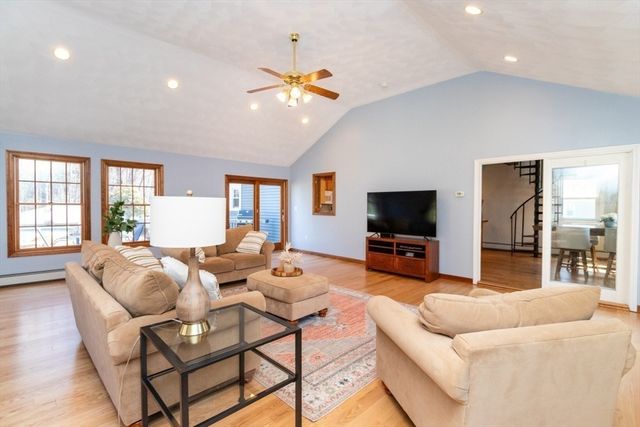 124 Bedford St, Burlington, MA 01803