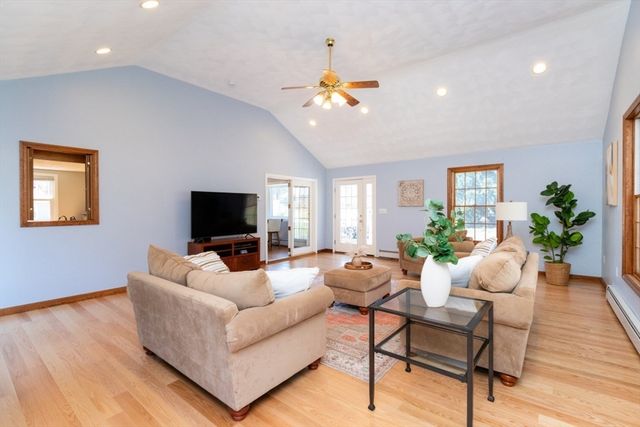 124 Bedford St, Burlington, MA 01803