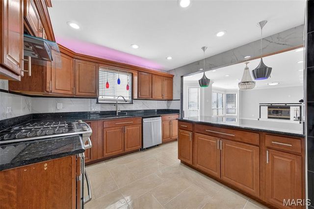 1852 Partridge Berry Drive, Florissant, MO 63031