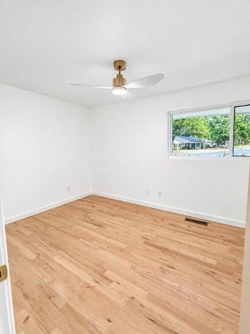 800 Mockingbird Lane, Norman, OK 73071