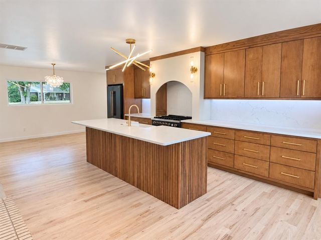 800 Mockingbird Lane, Norman, OK 73071