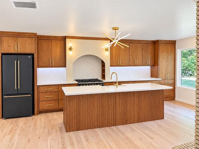 800 Mockingbird Lane, Norman, OK 73071