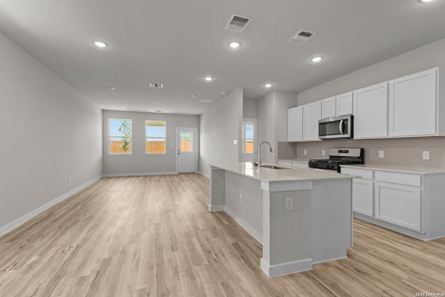 5531 Franklin Hills, Von Ormy, TX 78073