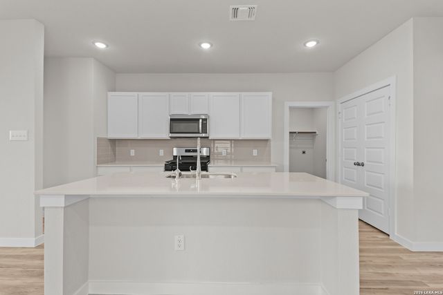 5531 Franklin Hills, Von Ormy, TX 78073