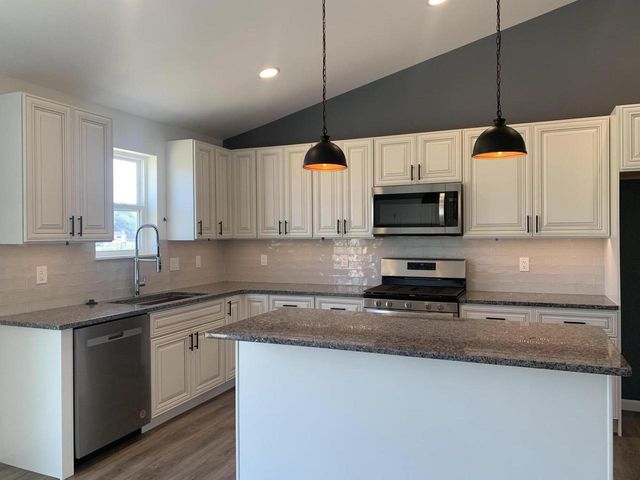 220 Linden LANE, Delavan, WI 53115