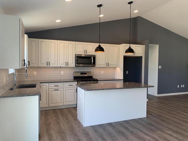 220 Linden LANE, Delavan, WI 53115