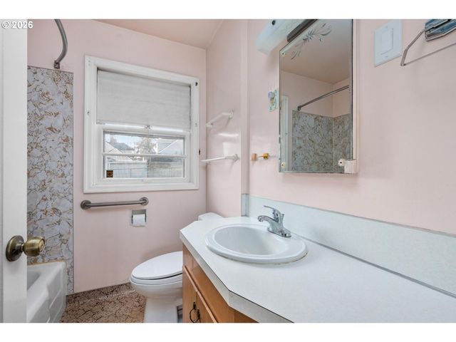 2115 Se 30TH Ave, Portland, OR 97214