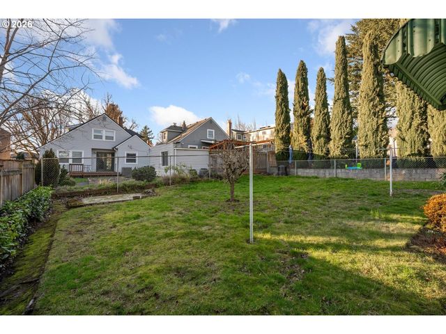 2115 Se 30TH Ave, Portland, OR 97214