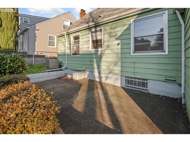 2115 Se 30TH Ave, Portland, OR 97214