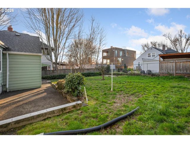 2115 Se 30TH Ave, Portland, OR 97214