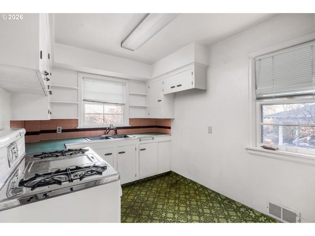 2115 Se 30TH Ave, Portland, OR 97214