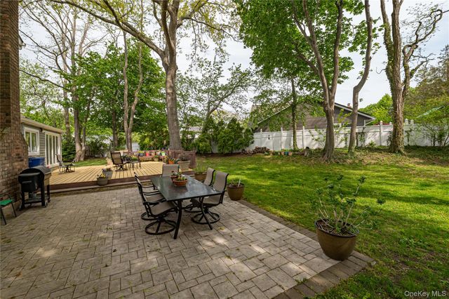 17 Lodge Lane, Miller Place, NY 11764