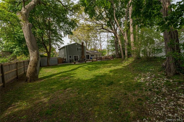17 Lodge Lane, Miller Place, NY 11764