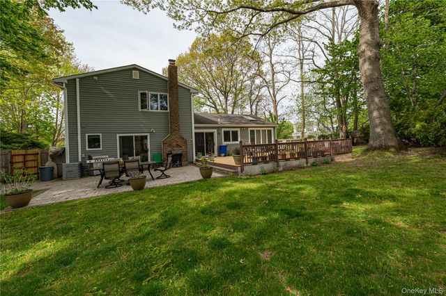 17 Lodge Lane, Miller Place, NY 11764