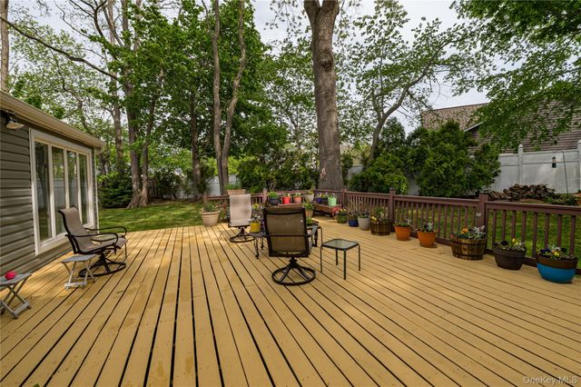 17 Lodge Lane, Miller Place, NY 11764