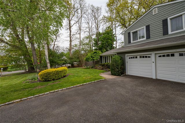 17 Lodge Lane, Miller Place, NY 11764