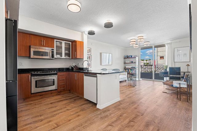 600 S Dixie Highway 613, West Palm Beach, FL 33401