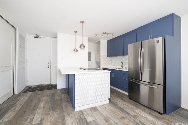320 Liliuokalani Avenue 902, Honolulu, HI 96815