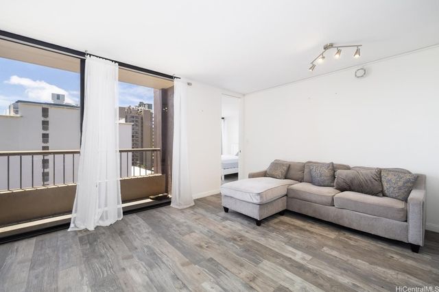 320 Liliuokalani Avenue 902, Honolulu, HI 96815