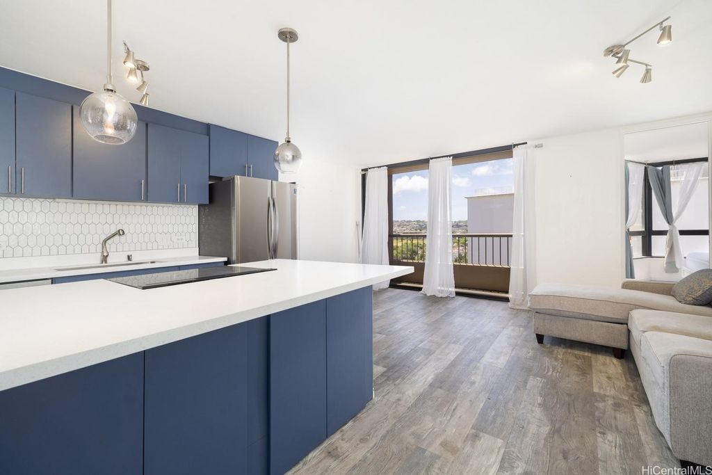 320 Liliuokalani Avenue 902, Honolulu, HI 96815