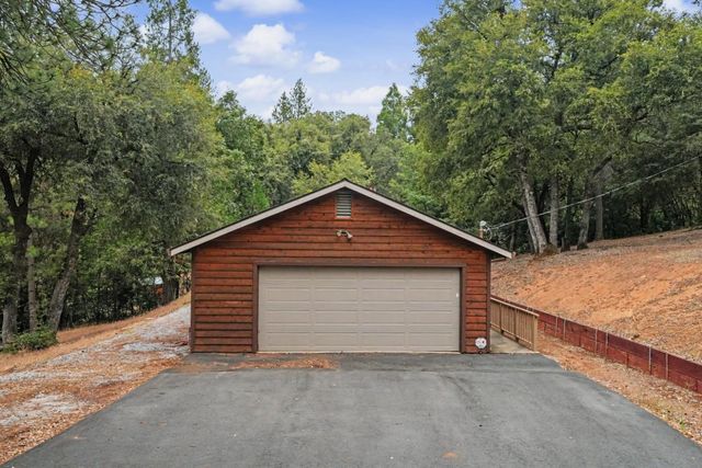 13050 Mount Zion Rd, Pine Grove, CA 95665