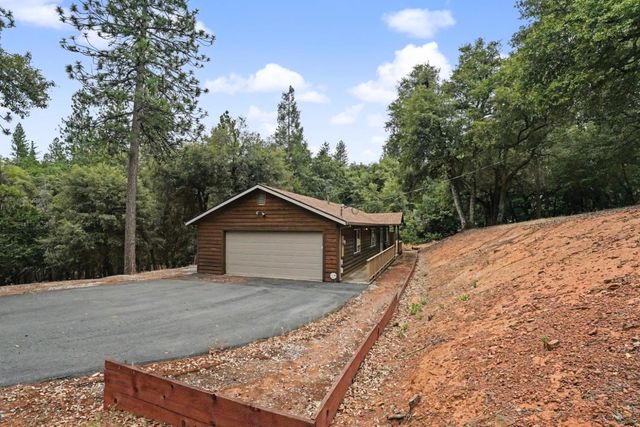 13050 Mount Zion Rd, Pine Grove, CA 95665
