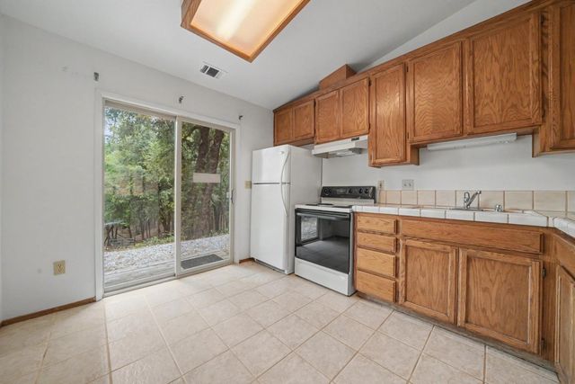 13050 Mount Zion Rd, Pine Grove, CA 95665