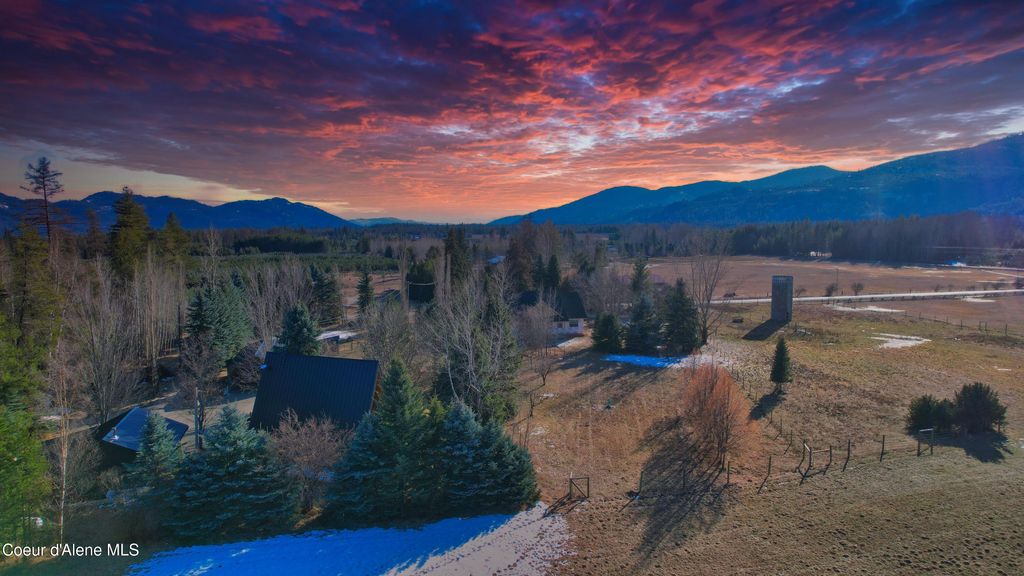 2151 Highland Flats Rd, Naples, ID 83847 photo 11