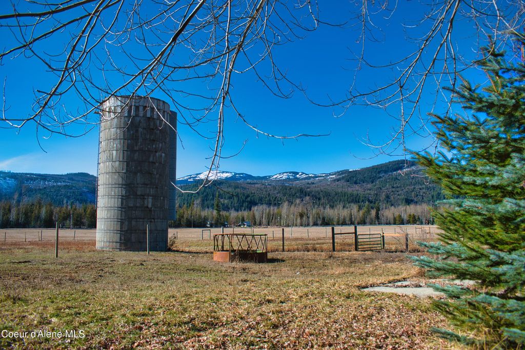 2151 Highland Flats Rd, Naples, ID 83847 photo 14