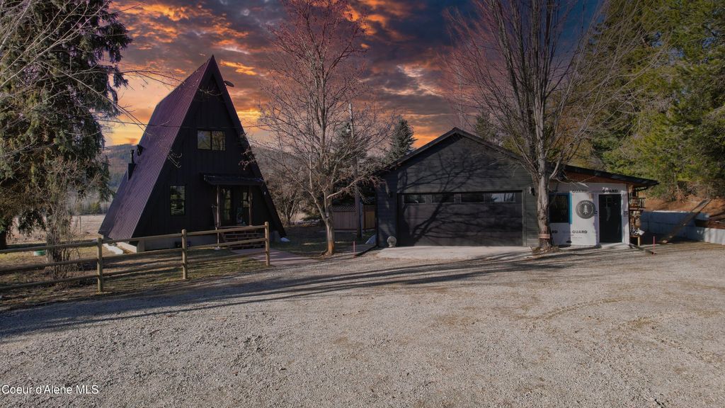 2151 Highland Flats Rd, Naples, ID 83847 photo 3