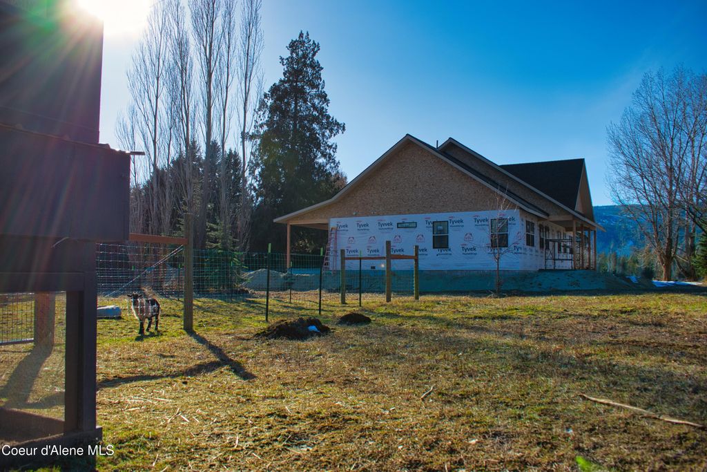 2151 Highland Flats Rd, Naples, ID 83847 photo 5