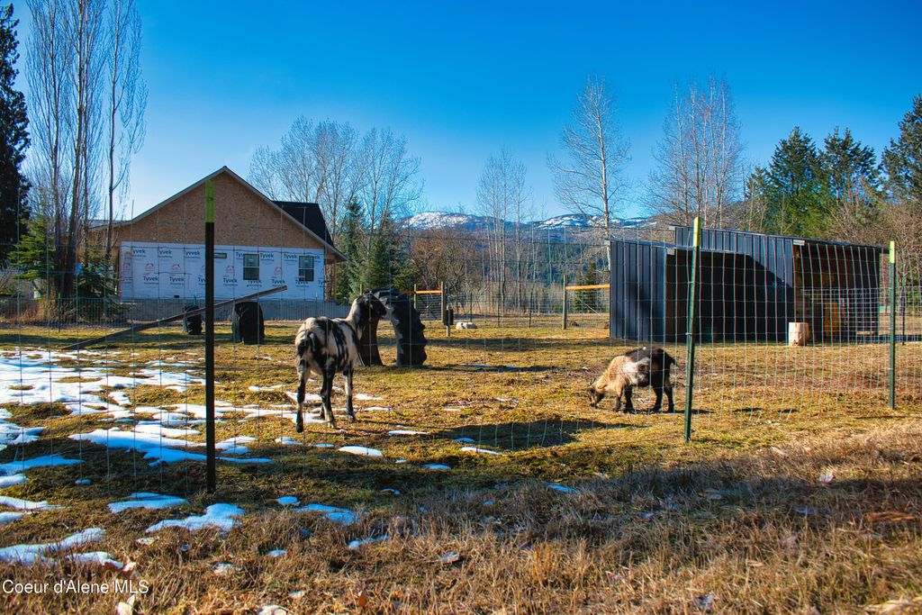 2151 Highland Flats Rd, Naples, ID 83847 photo 6