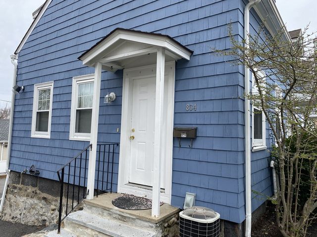 834 Main 834, Melrose, MA 02176