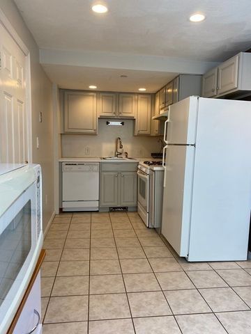 834 Main 834, Melrose, MA 02176