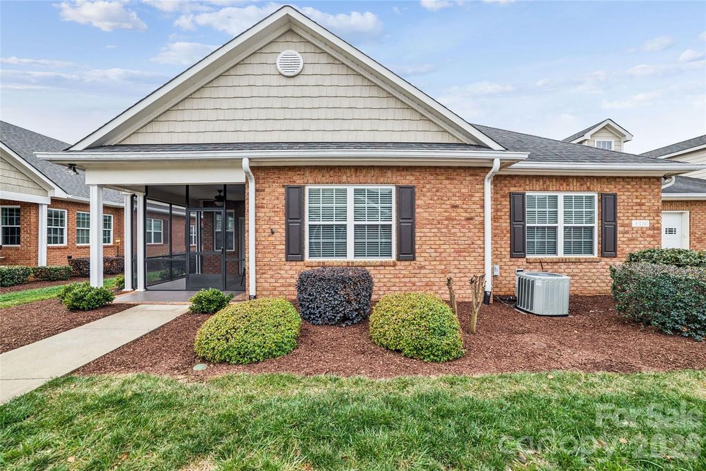 8310 Glacier Drive, Denver, NC 28037