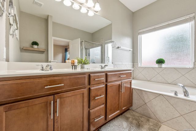 8818 CREAGER CYN, San Antonio, TX 78254