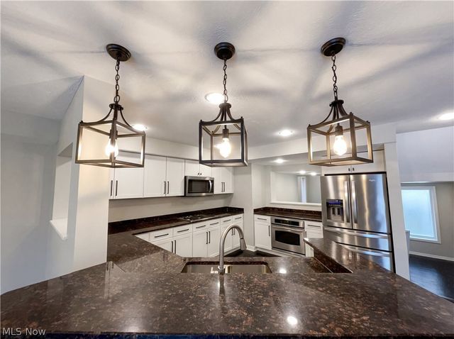 2272 W 5th Street, Cleveland, OH 44113