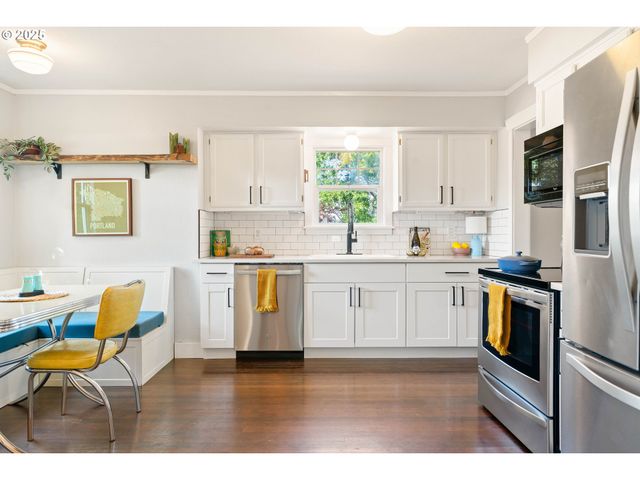 7155 N FENWICK Ave, Portland, OR 97217
