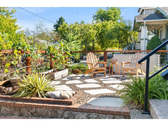 7155 N FENWICK Ave, Portland, OR 97217