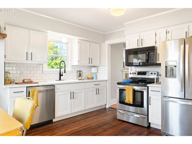 7155 N FENWICK Ave, Portland, OR 97217