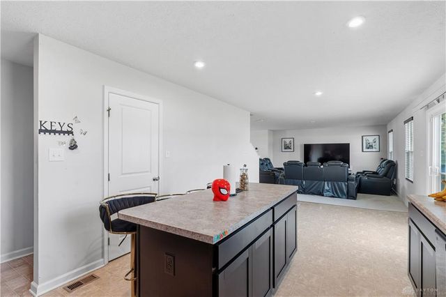 166 Chesapeake Circle, Springfield, OH 45505