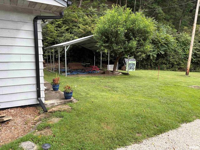 207 N KICKAPOO CREEK Road, Peoria, IL 61604