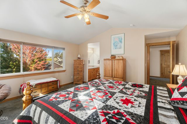 2023 NW 22nd Street, Redmond, OR 97756