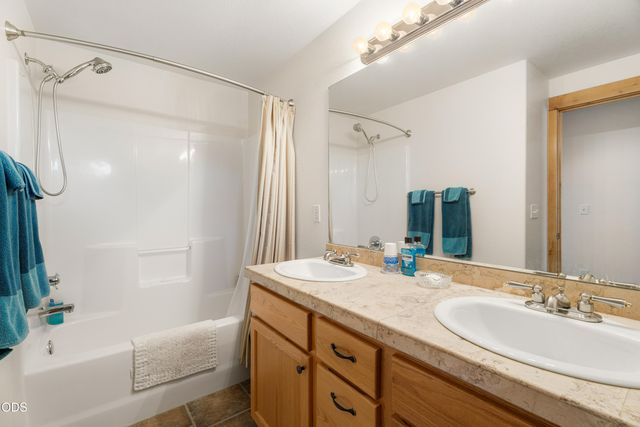 2023 NW 22nd Street, Redmond, OR 97756